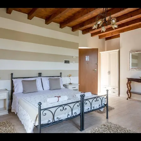 Ronco Degli Ulivi Bed & Breakfast 4*