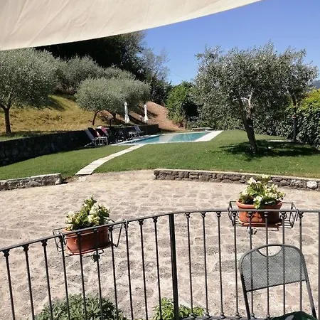 Ronco Degli Ulivi إيزِيو