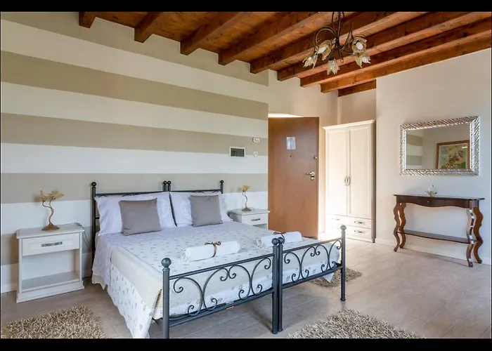 Ronco Degli Ulivi Bed & Breakfast 4*